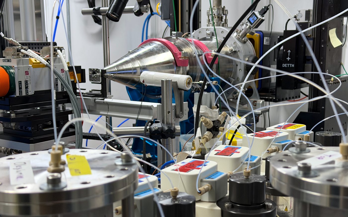 Autonomous flow-synthesis reactor and syringe pumps in the beam at SSRL 1-5