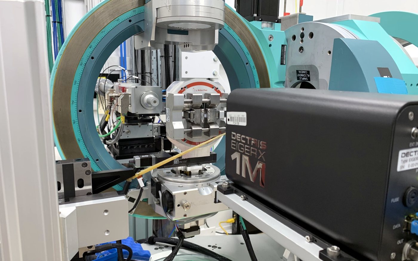 Tensile stage mounted at SSRL beamline 17-2